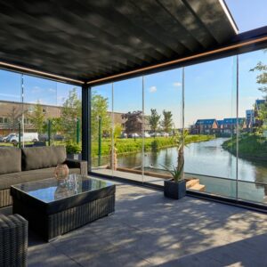 Pinella Deluxe Louvered Roof