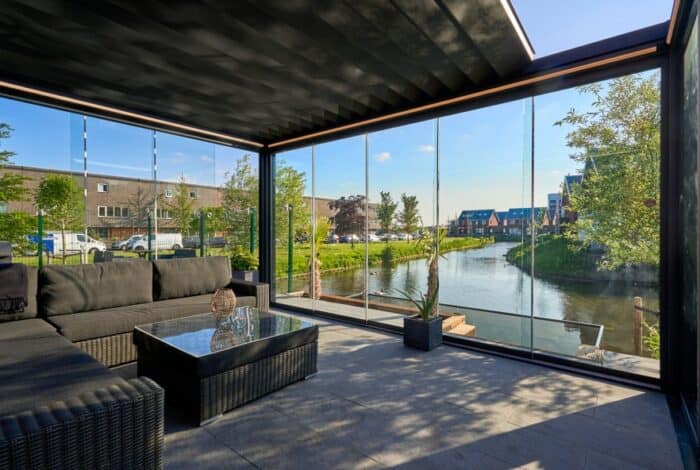 Pinella Deluxe Louvered Roof